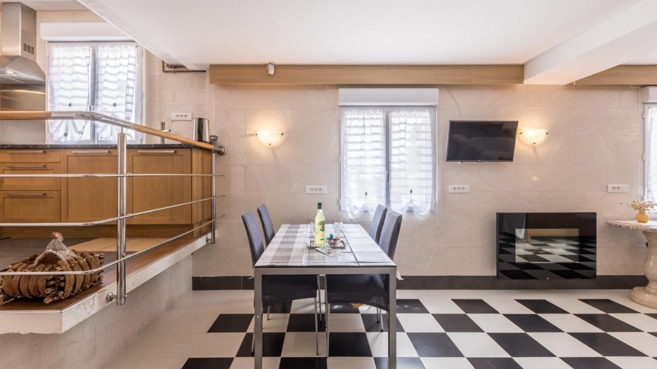 Apartments Katarina Трогир Екстериор снимка